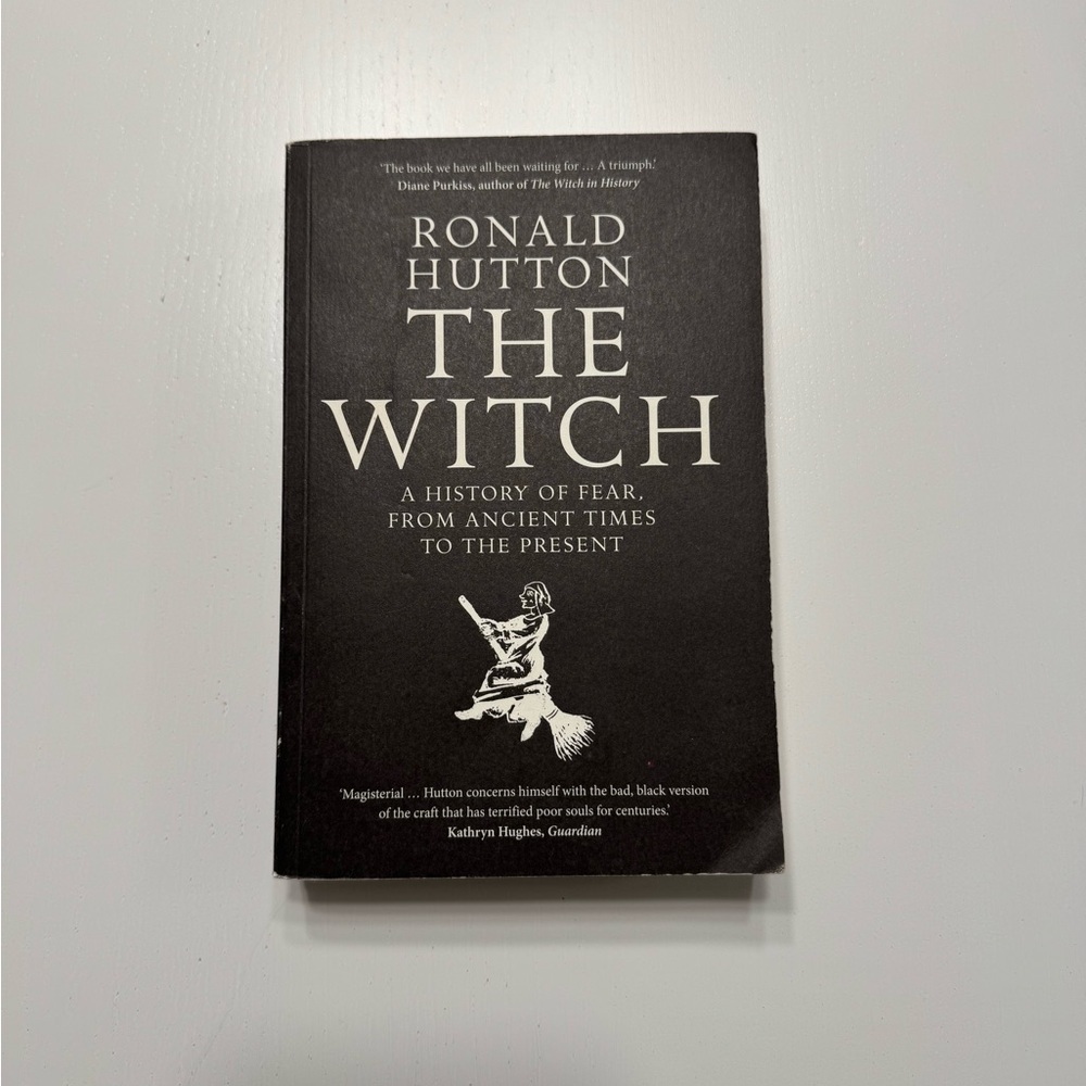 The Witch by Ronald Hutton - Paperback